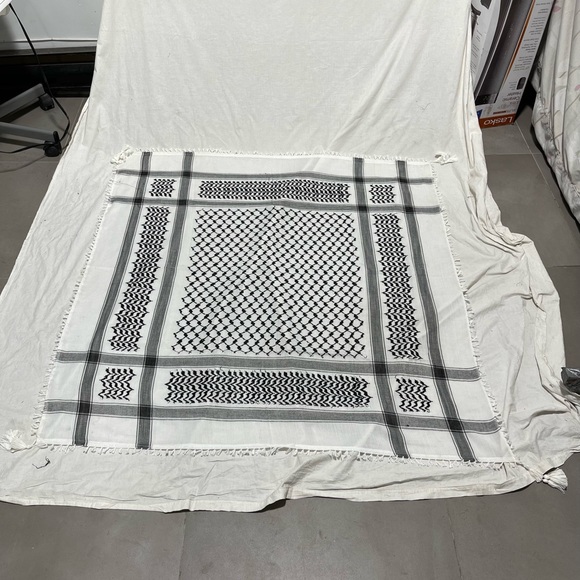 Houndstooth scarf, Keffiyeh, Arafat Hatta, cotton wide scarf with tassels, - Picture 4 of 10